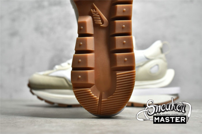 NIKE SACAI X VAPORWAFFLE SAIL WHITE/WHITE/GUM DD1875-100