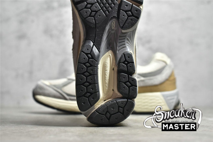 NEW BALANCE 2002R RUNNING SHOES LIGHT GREY/BEIGE/KHAKI ML2002RSA