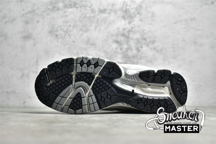NEW BALANCE 2002R RUNNING SHOES GREY/GREY/WHITE ML2002R0