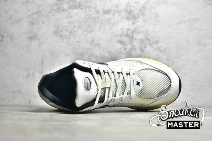 NEW BALANCE THISISNEVERTHAT X 2002R RUNNING SHOES WHITE∕WHITE∕BLACK ML2002RT