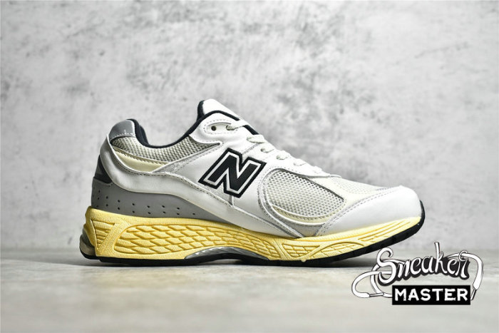 NEW BALANCE THISISNEVERTHAT X 2002R RUNNING SHOES WHITE∕WHITE∕BLACK ML2002RT