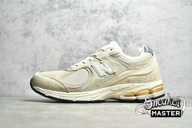 NEW BALANCE 2002R RUNNING SHOES CALM TAUPE/ANGORA/SILVER METALLIC M2002RCC