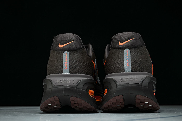 IQ7314-200 VOMERO PREMIUM CINNAMON/BROWN BASALT/BRONZE ECLIPSE/HYPER CRIMSON/TEAM ORANGE