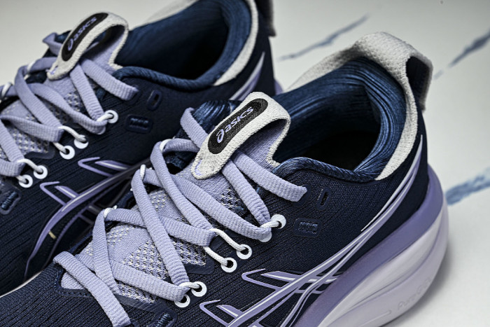 1011C127-402 GEL NIMBUS 28 LOW-TOP RUNNING SHOES NAVY BLUE/PURPLE