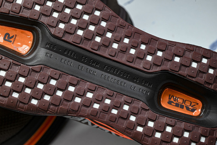 IQ7314-200 VOMERO PREMIUM CINNAMON/BROWN BASALT/BRONZE ECLIPSE/HYPER CRIMSON/TEAM ORANGE