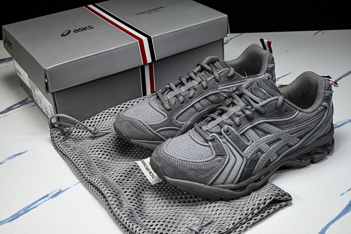 1203B110-020 THOM BROWNE X GEL KAYANO 14 MEN'S AND WOMEN'S CASUAL SHOES DARK GRAY/GREY