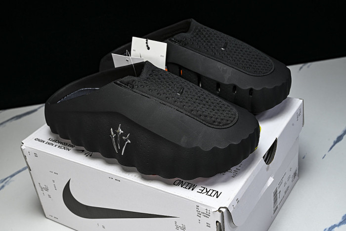 HQ4309-002 MIND 001 MASSAGE SLIPPERS BLACK/BLACK/BLACK