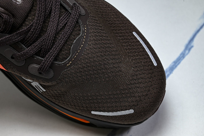 IQ7314-200 VOMERO PREMIUM CINNAMON/BROWN BASALT/BRONZE ECLIPSE/HYPER CRIMSON/TEAM ORANGE