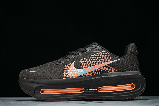 IQ7314-200 VOMERO PREMIUM CINNAMON/BROWN BASALT/BRONZE ECLIPSE/HYPER CRIMSON/TEAM ORANGE