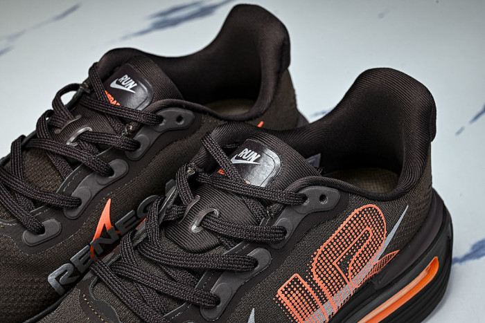 IQ7314-200 VOMERO PREMIUM CINNAMON/BROWN BASALT/BRONZE ECLIPSE/HYPER CRIMSON/TEAM ORANGE