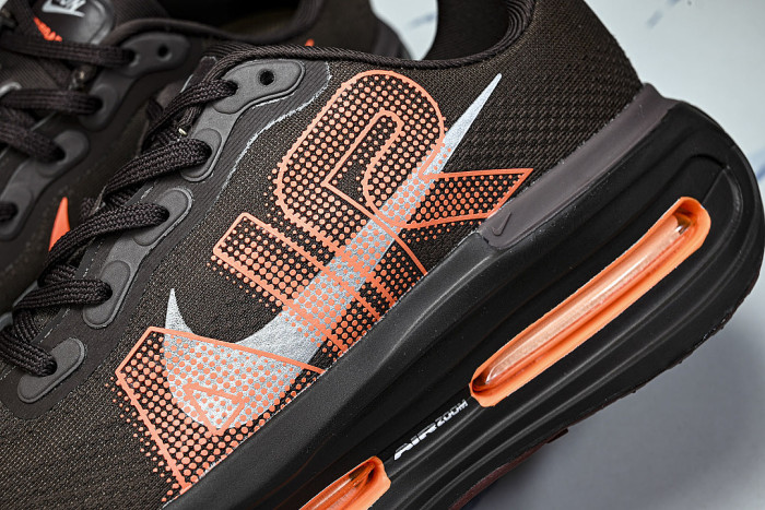 IQ7314-200 VOMERO PREMIUM CINNAMON/BROWN BASALT/BRONZE ECLIPSE/HYPER CRIMSON/TEAM ORANGE