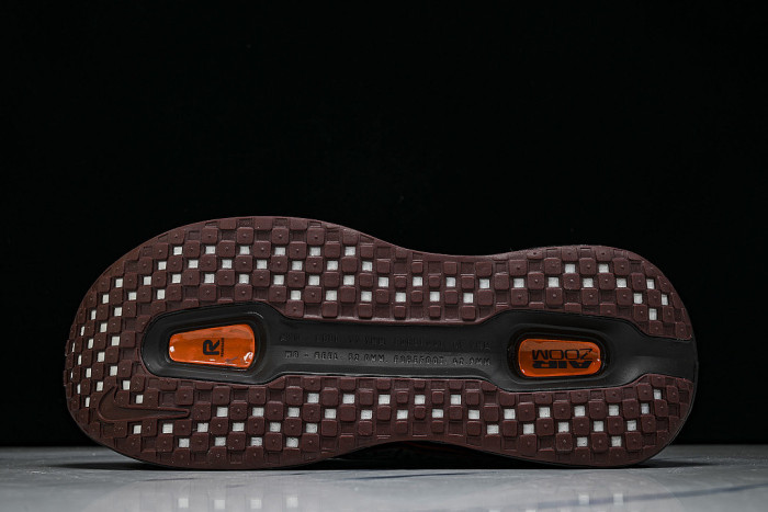 IQ7314-200 VOMERO PREMIUM CINNAMON/BROWN BASALT/BRONZE ECLIPSE/HYPER CRIMSON/TEAM ORANGE