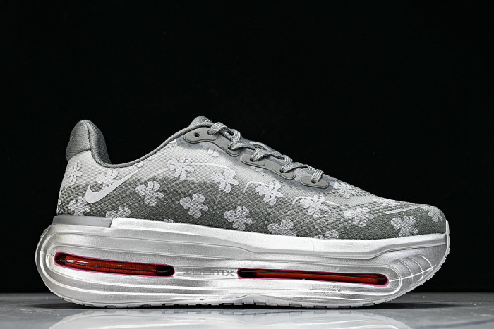 IQ0028-001 VOMERO PREMIUM QS GEYSER GREY/METALLIC SILVER/DARK STEEL GREY/PEONY