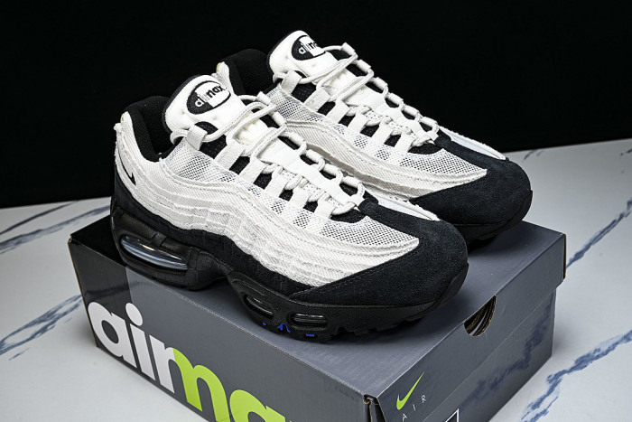 IQ0284-010 AIR MAX 95 RETRO SHOCK ABSORBING AIR CUSHIONED RUNNING SHOES LIGHT GRAY/GREY