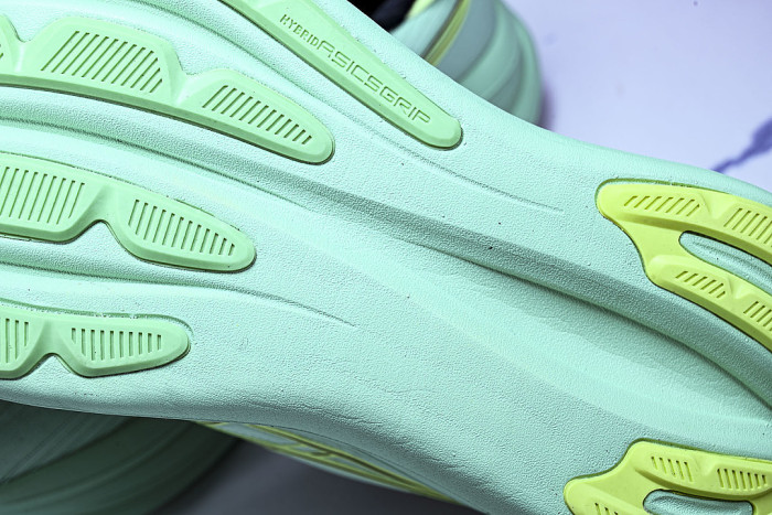 1011C127-300 GEL NIMBUS 28 LOW-TOP RUNNING SHOES VITAL GREEN/ILLUMINATE GREEN