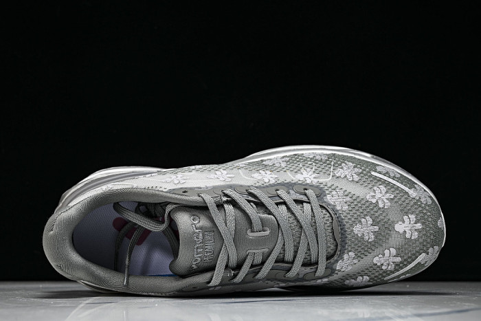 IQ0028-001 VOMERO PREMIUM QS GEYSER GREY/METALLIC SILVER/DARK STEEL GREY/PEONY