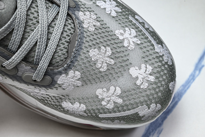 IQ0028-001 VOMERO PREMIUM QS GEYSER GREY/METALLIC SILVER/DARK STEEL GREY/PEONY