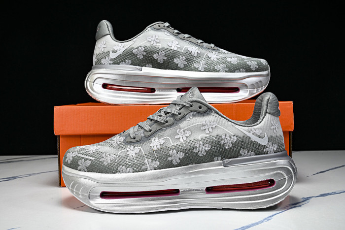 IQ0028-001 VOMERO PREMIUM QS GEYSER GREY/METALLIC SILVER/DARK STEEL GREY/PEONY