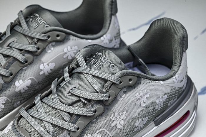 IQ0028-001 VOMERO PREMIUM QS GEYSER GREY/METALLIC SILVER/DARK STEEL GREY/PEONY