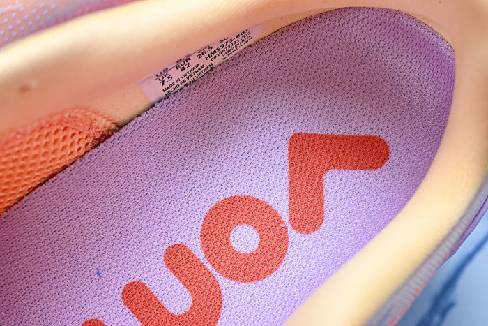HM5973-801 VOMERO PREMIUM TANGERINE TINT/BRIGHT CRIMSON/PINK FOAM/TATTOO
