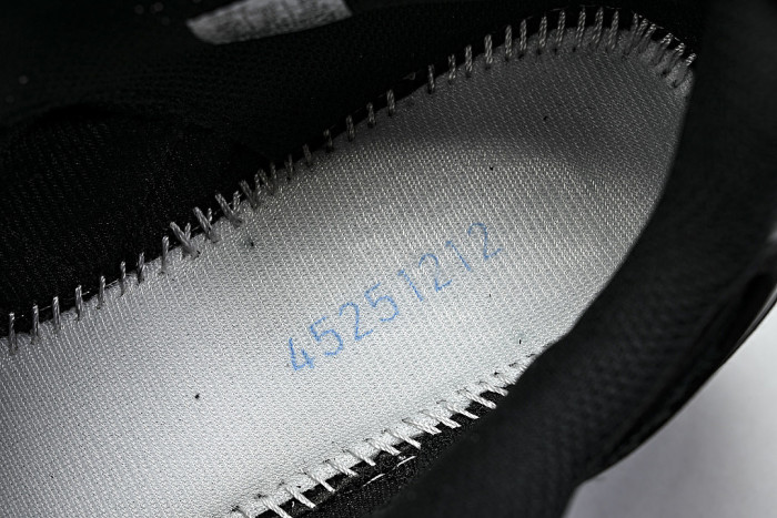 1203B110-001 GEL-KAYANO 14 BLACK/BLACK