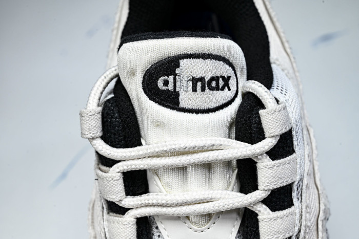 IQ0284-010 AIR MAX 95 RETRO SHOCK ABSORBING AIR CUSHIONED RUNNING SHOES LIGHT GRAY/GREY