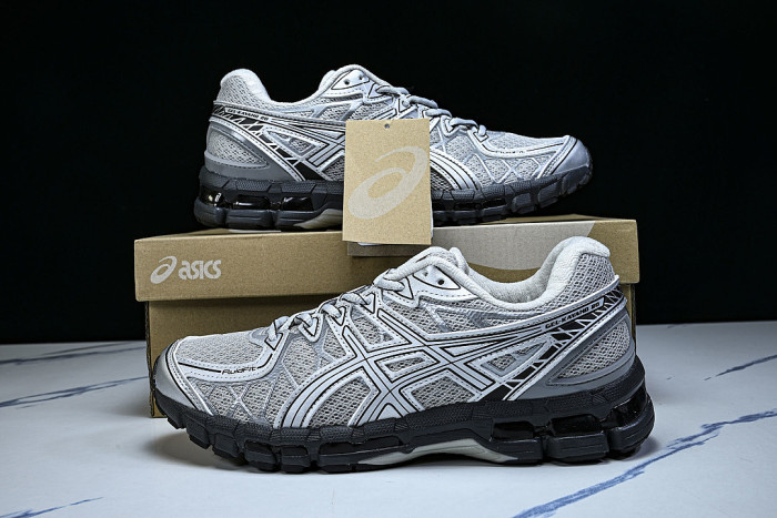 1203A388-020 GEL-KAYANO 20 GRAVEL/PURE SILVER