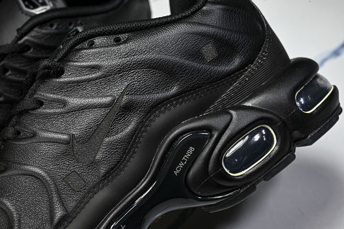 FD7855-001 AIR MAX PLUS BLACK/OFF NOIR/LIGHT IRON ORE/OBSIDIAN/COOL GREY/IRON GREY