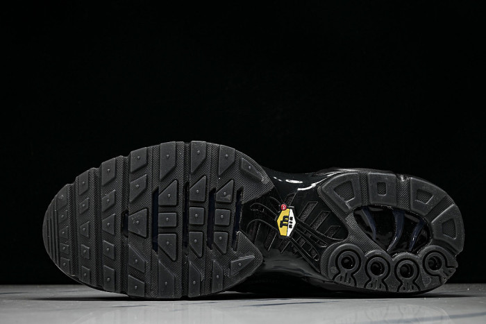 FD7855-001 AIR MAX PLUS BLACK/OFF NOIR/LIGHT IRON ORE/OBSIDIAN/COOL GREY/IRON GREY