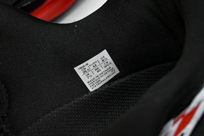 1063A136-001 SWIFTACE BLACK/RED
