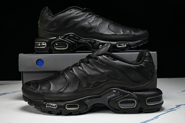 FD7855-001 AIR MAX PLUS BLACK/OFF NOIR/LIGHT IRON ORE/OBSIDIAN/COOL GREY/IRON GREY