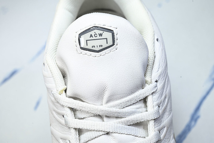 FD7855-002 AIR MAX PLUS PLATINUM TINT/LIGHT BONE/BLACK/STONE/LIGHT OREWOOD BROWN/WHITE