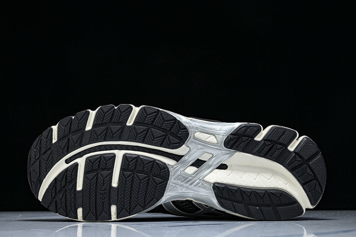 1203A388-001 GEL-KAYANO 20 BLACK/PURE SILVER