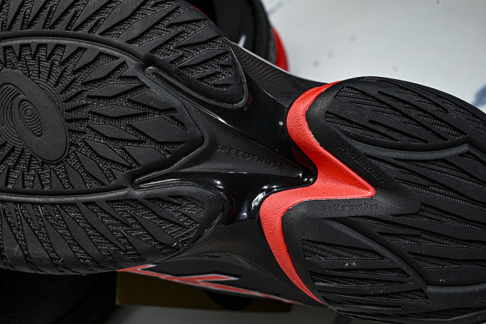 1063A136-001 SWIFTACE BLACK/RED