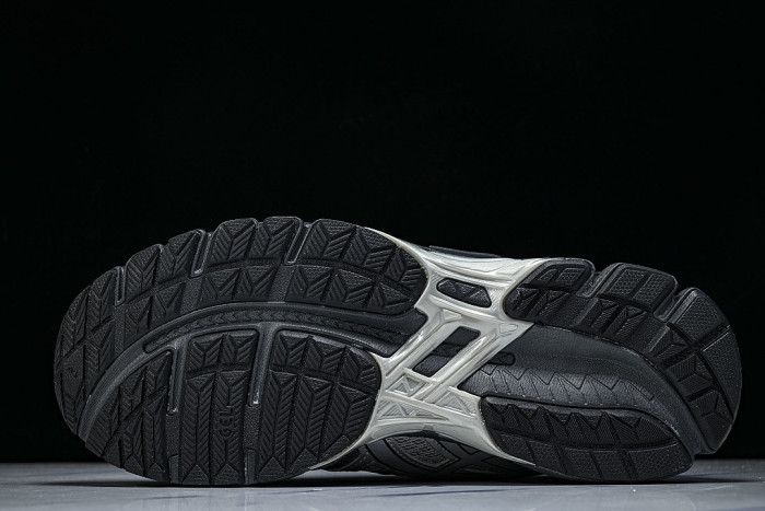 1203A388-020 GEL-KAYANO 20 GRAVEL/PURE SILVER