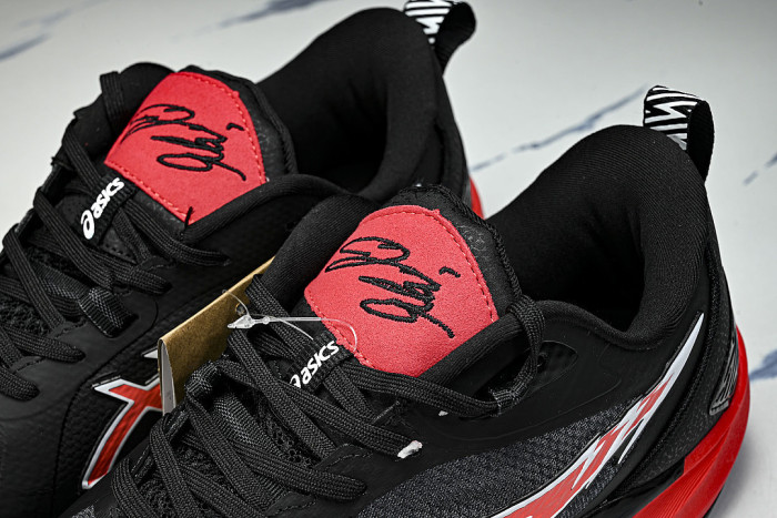 1063A136-001 SWIFTACE BLACK/RED