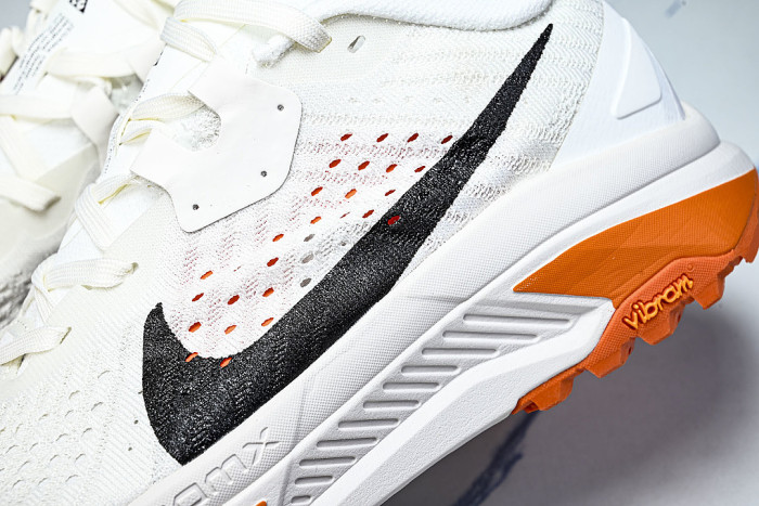 HV8113-103 ZOOMX ACG ZEGAMA SUMMIT WHITE/PHANTOM/SAFETY ORANGE/BLACK