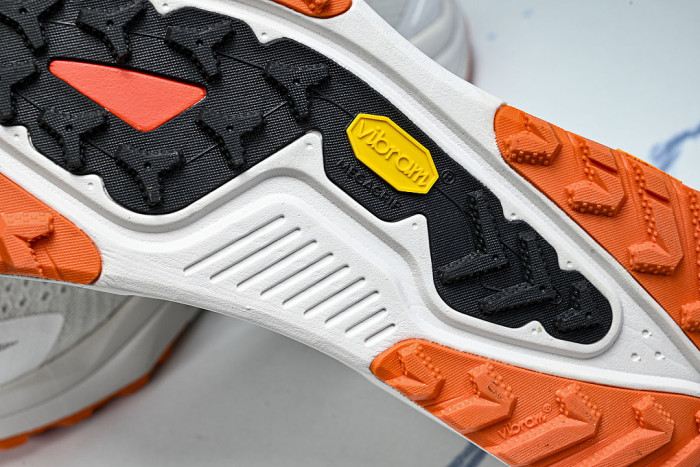 HV8113-103 ZOOMX ACG ZEGAMA SUMMIT WHITE/PHANTOM/SAFETY ORANGE/BLACK