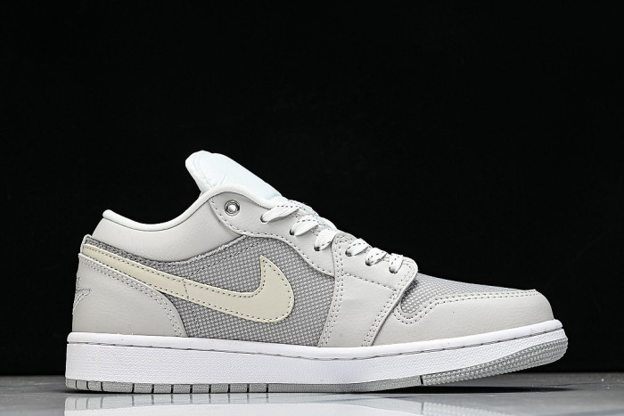 IO2049-100 JORDAN 1 LOW SE OFF WHITE/SOFT PEARL/LIGHT SMOKE GREY