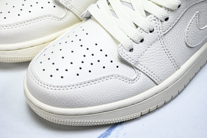 HQ6998-100 JORDAN 1 RETRO LOW OG SAIL/SAIL/UNIVERSITY RED