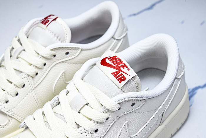 HQ6998-100 JORDAN 1 RETRO LOW OG SAIL/SAIL/UNIVERSITY RED