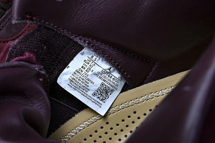 IO7744-600 JORDAN 3 RETRO PRM TEAM RED/METALLIC GOLD/BURGUNDY CRUSH/COCONUT MILK/MAUVE/GYM RED