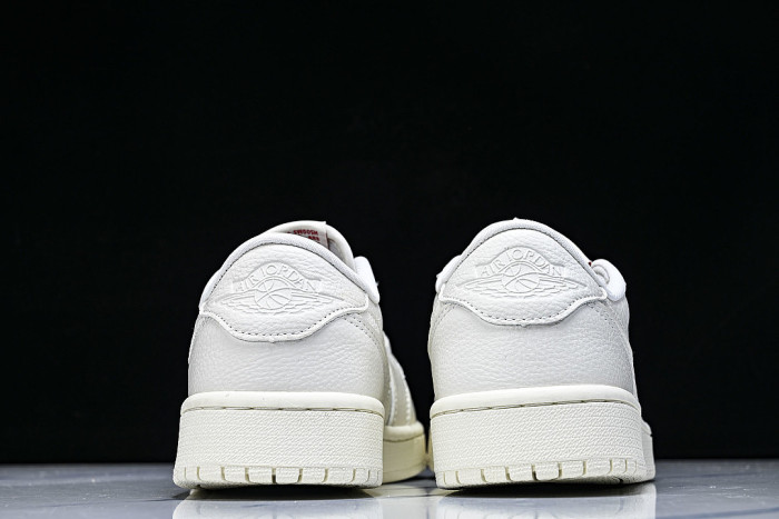 HQ6998-100 JORDAN 1 RETRO LOW OG SAIL/SAIL/UNIVERSITY RED