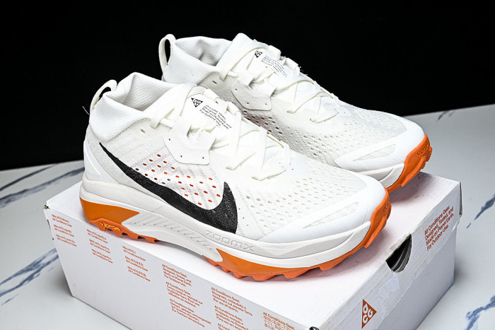 HV8113-103 ZOOMX ACG ZEGAMA SUMMIT WHITE/PHANTOM/SAFETY ORANGE/BLACK