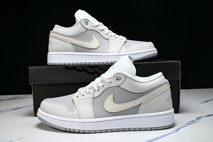IO2049-100 JORDAN 1 LOW SE OFF WHITE/SOFT PEARL/LIGHT SMOKE GREY