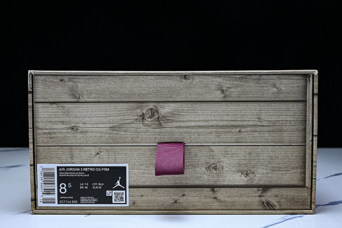 IO7744-600 JORDAN 3 RETRO PRM TEAM RED/METALLIC GOLD/BURGUNDY CRUSH/COCONUT MILK/MAUVE/GYM RED