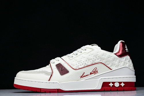 THE NEW CALFSKIN SPORTS SHOES EXUDE A SENSE OF FASHION AND SOPHISTICATION RED/REDNESS