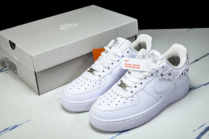 IR8637-100 AIR FORCE 1 LOW 07 CASUAL SNEAKERS WHITE/WOLF GREY/METALLIC SILVER/WHITE