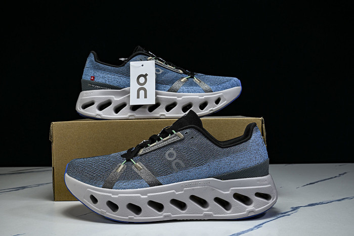 3MD30093125 ON RUNNING CLOUDECLIPSE NIAGARA/IVORY