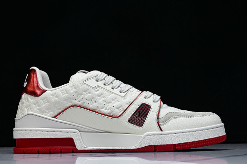 THE NEW CALFSKIN SPORTS SHOES EXUDE A SENSE OF FASHION AND SOPHISTICATION RED/REDNESS